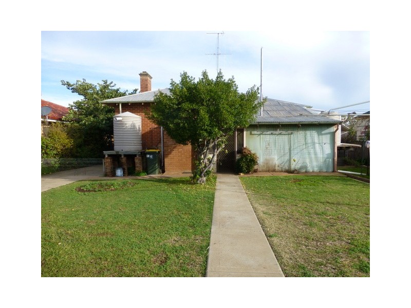 14 Cecile Street, Parkes NSW 2870