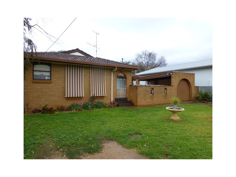 17 Brolgan Road, Parkes NSW 2870
