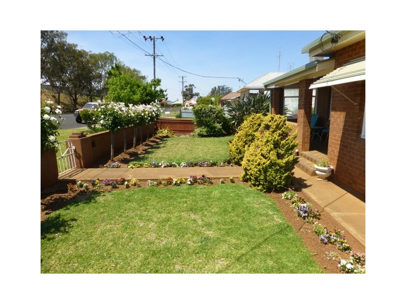 83 Victoria Street, Parkes NSW 2870
