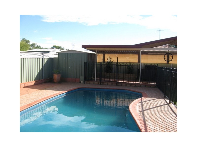 102 Dalton Street, Parkes NSW 2870
