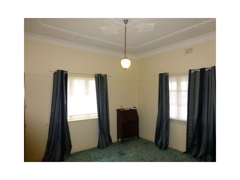 10 Mingelo Street, Peak Hill NSW 2869