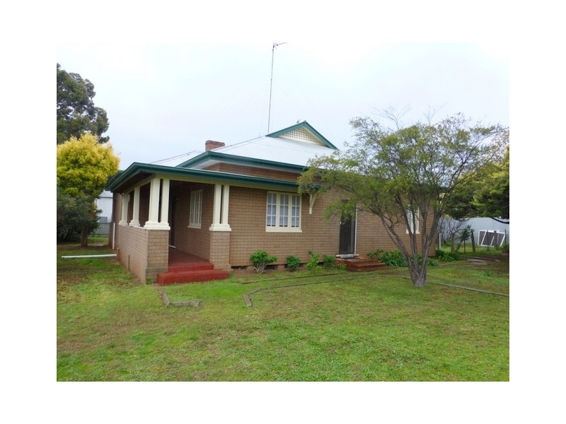 10 Mingelo Street, Peak Hill NSW 2869