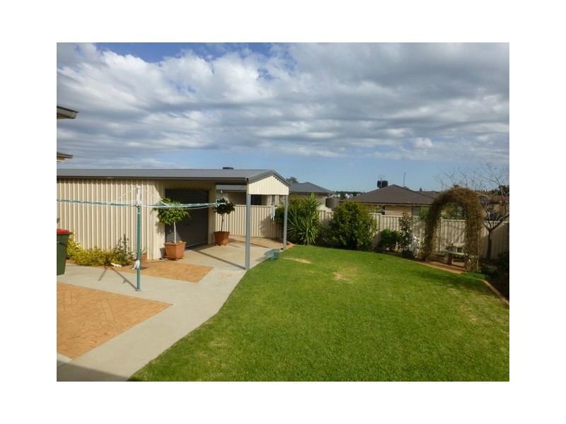 25 Alder Avenue, Parkes NSW 2870