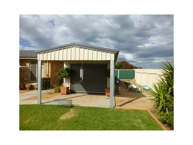 25 Alder Avenue, Parkes NSW 2870