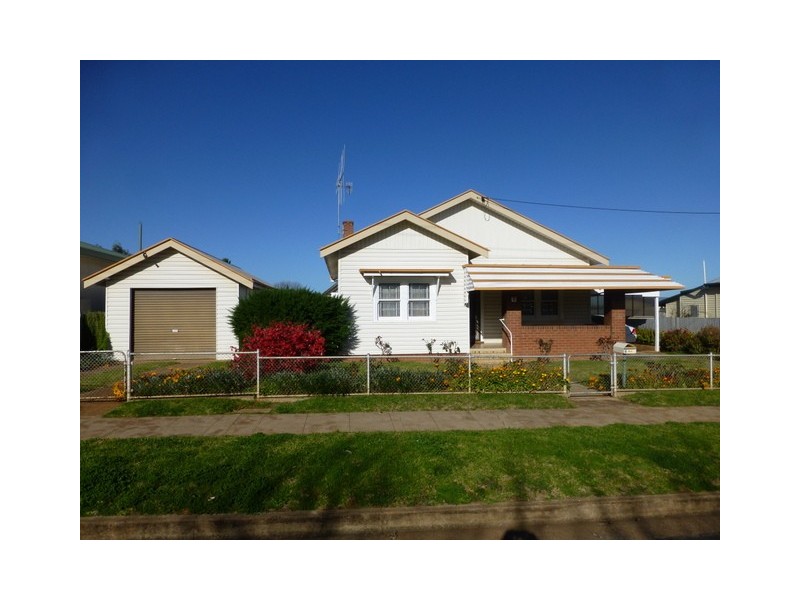 9 Armstrong Street, Parkes NSW 2870