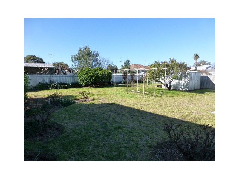 9 Armstrong Street, Parkes NSW 2870