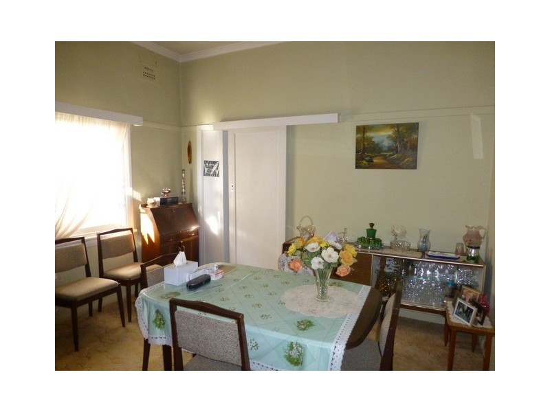 9 Armstrong Street, Parkes NSW 2870