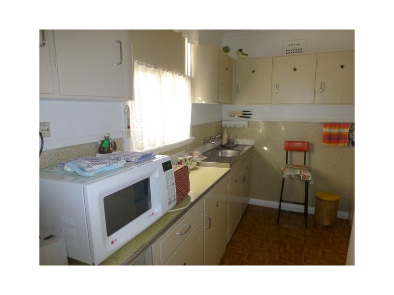 9 Armstrong Street, Parkes NSW 2870