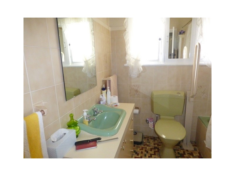 9 Armstrong Street, Parkes NSW 2870