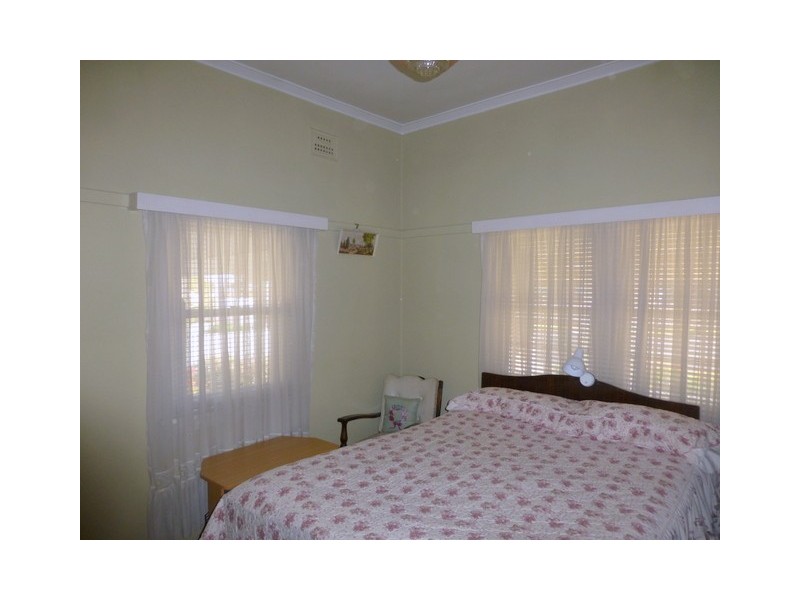 9 Armstrong Street, Parkes NSW 2870