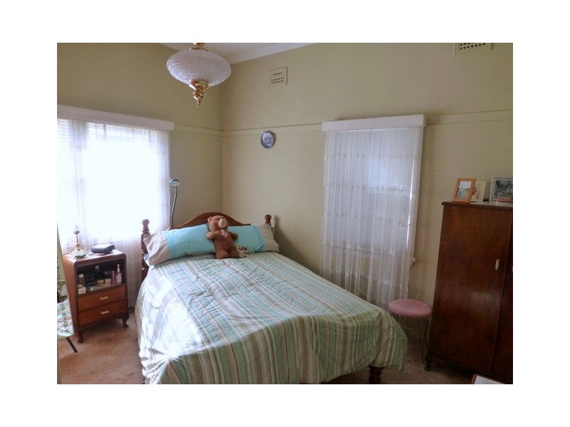 9 Armstrong Street, Parkes NSW 2870