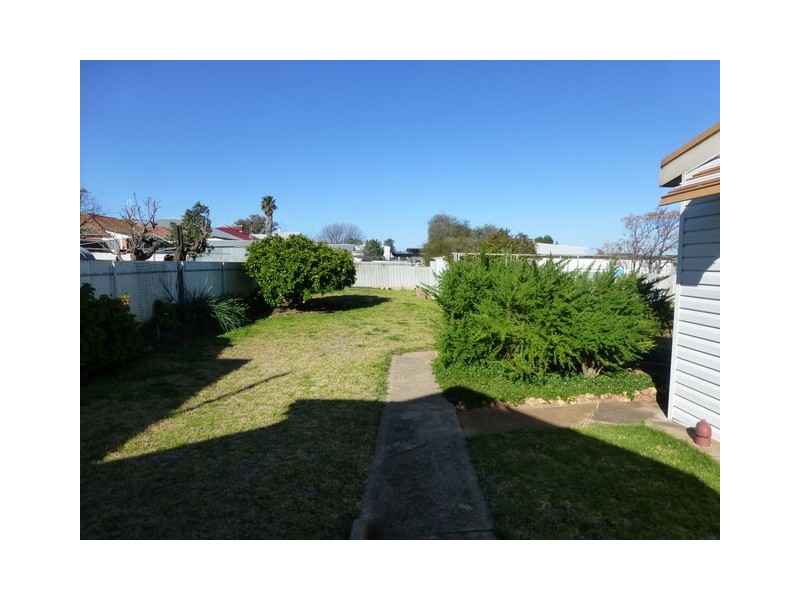 9 Armstrong Street, Parkes NSW 2870