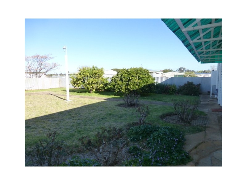 9 Armstrong Street, Parkes NSW 2870