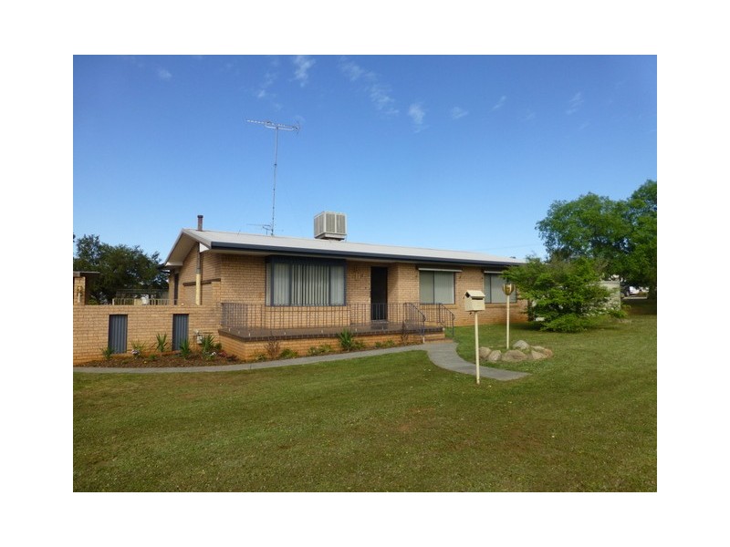 11 Hodges Street, Parkes NSW 2870