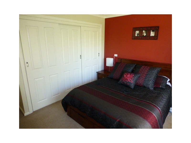 11 Hodges Street, Parkes NSW 2870