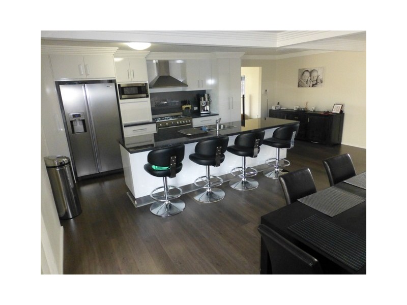 11 Hodges Street, Parkes NSW 2870