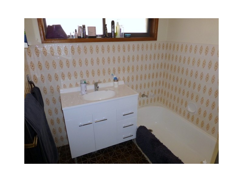 11 Hodges Street, Parkes NSW 2870