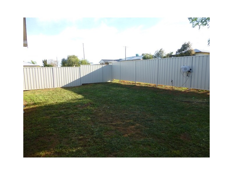 11 Hodges Street, Parkes NSW 2870
