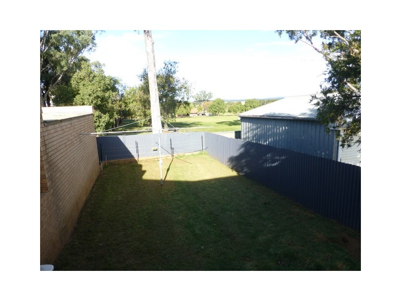 11 Hodges Street, Parkes NSW 2870