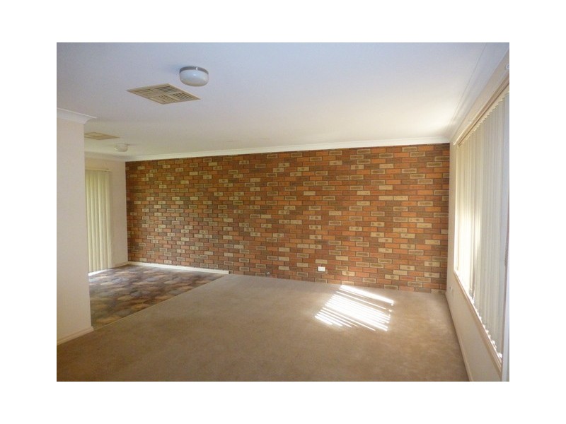 5 Hazelbank Avenue, Parkes NSW 2870