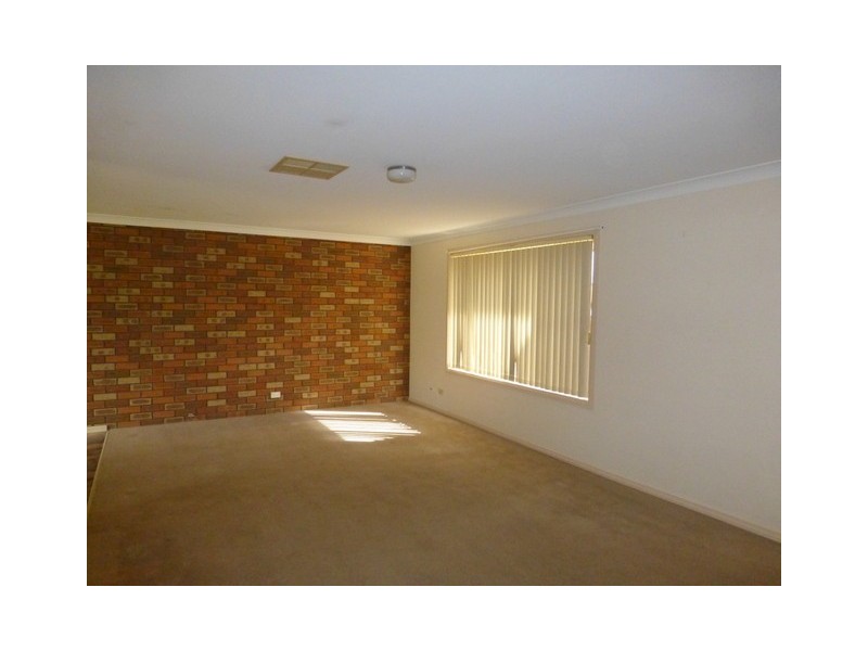 5 Hazelbank Avenue, Parkes NSW 2870