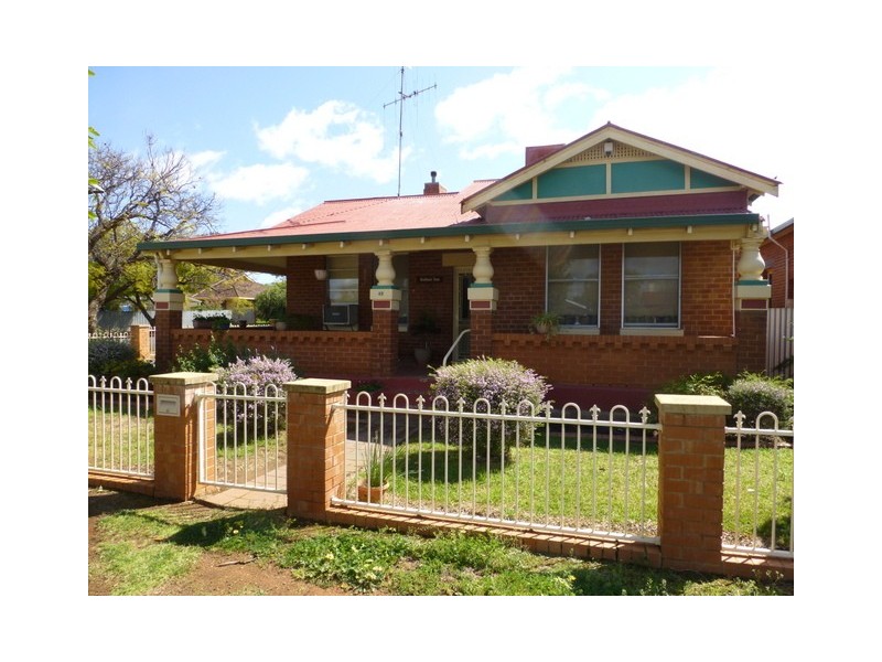 42 Bushman Street, Parkes NSW 2870
