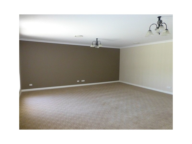 14 Glengowrie Close, Parkes NSW 2870