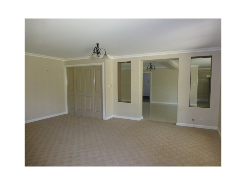 14 Glengowrie Close, Parkes NSW 2870