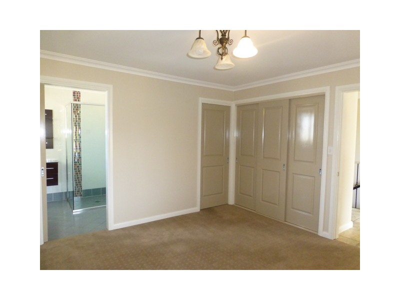 14 Glengowrie Close, Parkes NSW 2870