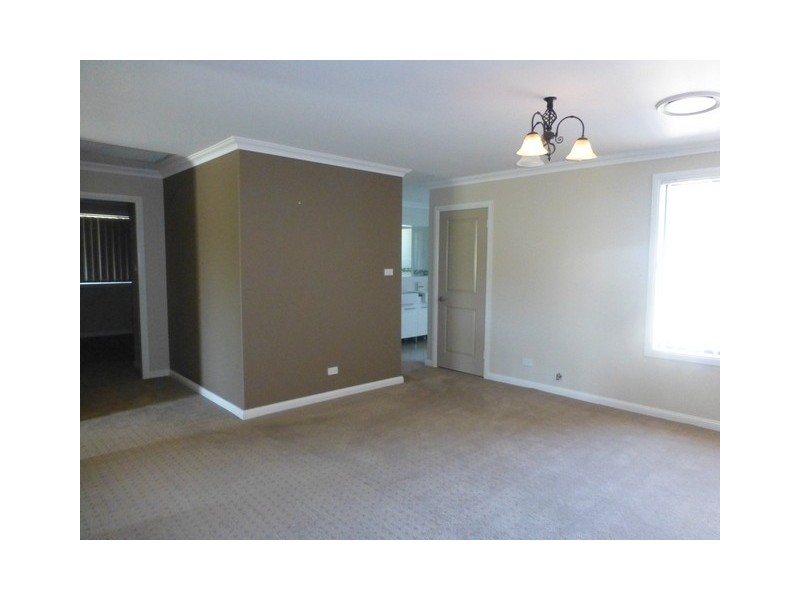 14 Glengowrie Close, Parkes NSW 2870