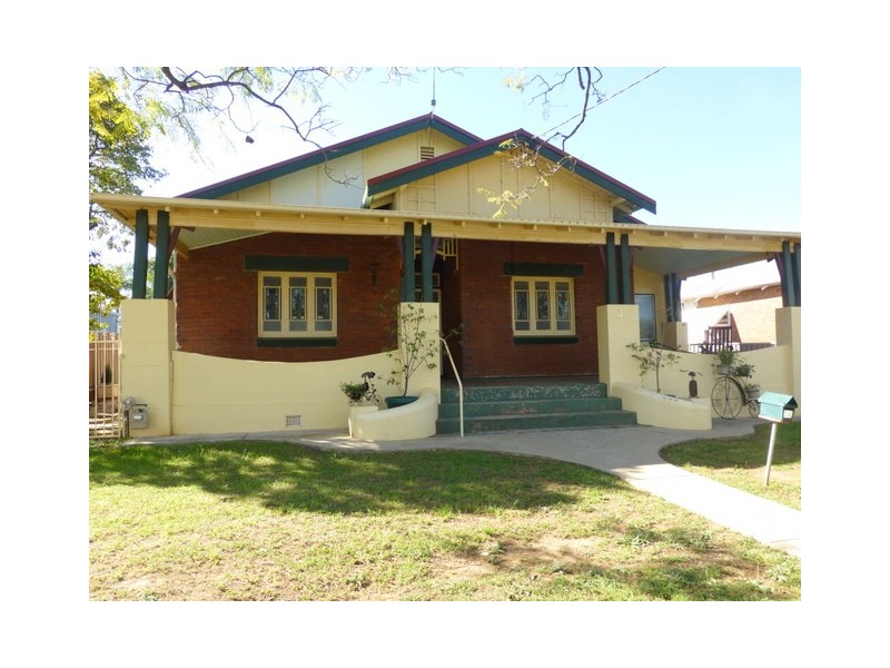 32 Elizabeth Street, Parkes NSW 2870