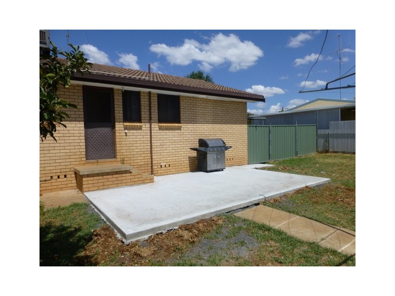 12 Lawson Street, Parkes NSW 2870