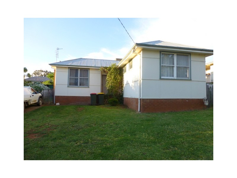 10 Gallop Avenue, Parkes NSW 2870