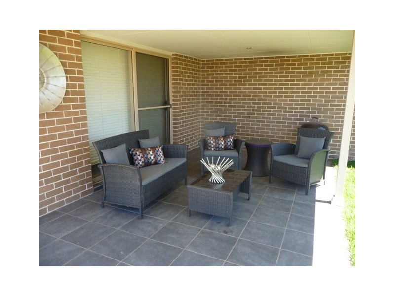 8 Vaucluse Place, Parkes NSW 2870