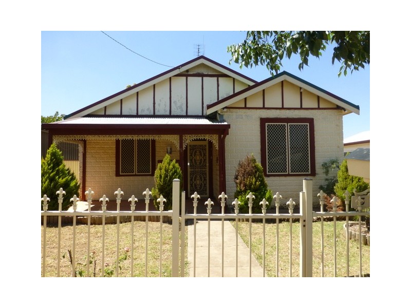 5 East Street, Parkes NSW 2870