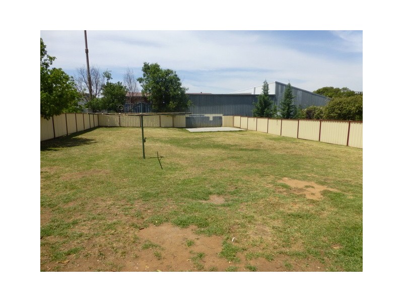 5 East Street, Parkes NSW 2870