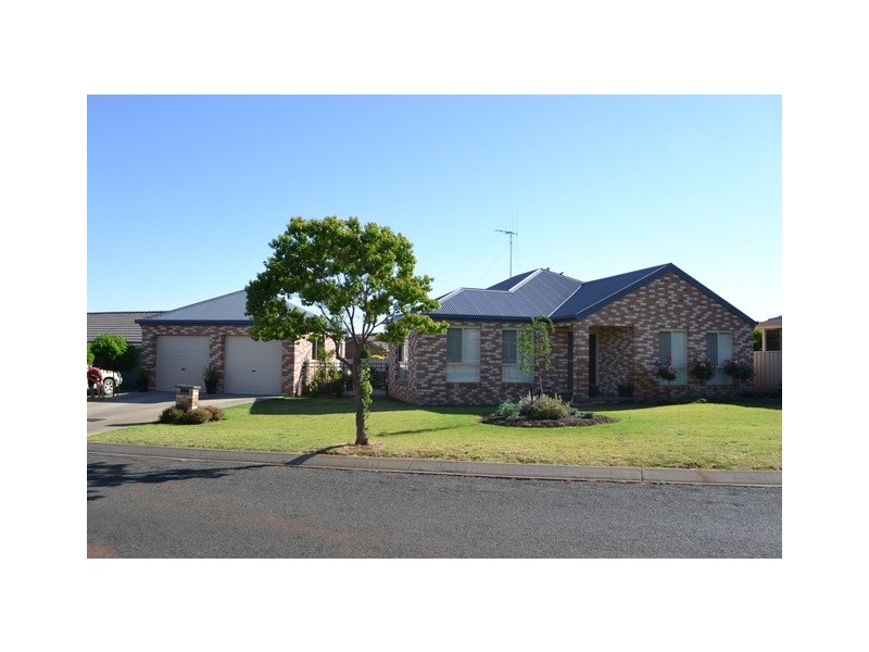 12 Noonan Street, Parkes NSW 2870