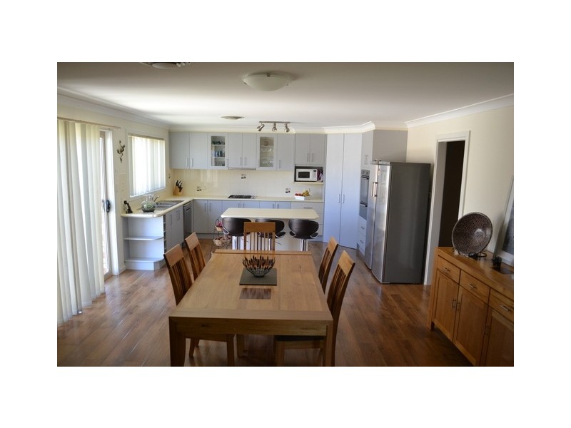 12 Noonan Street, Parkes NSW 2870