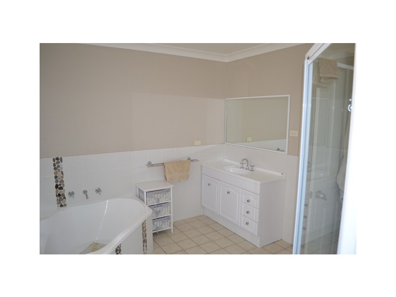 12 Noonan Street, Parkes NSW 2870