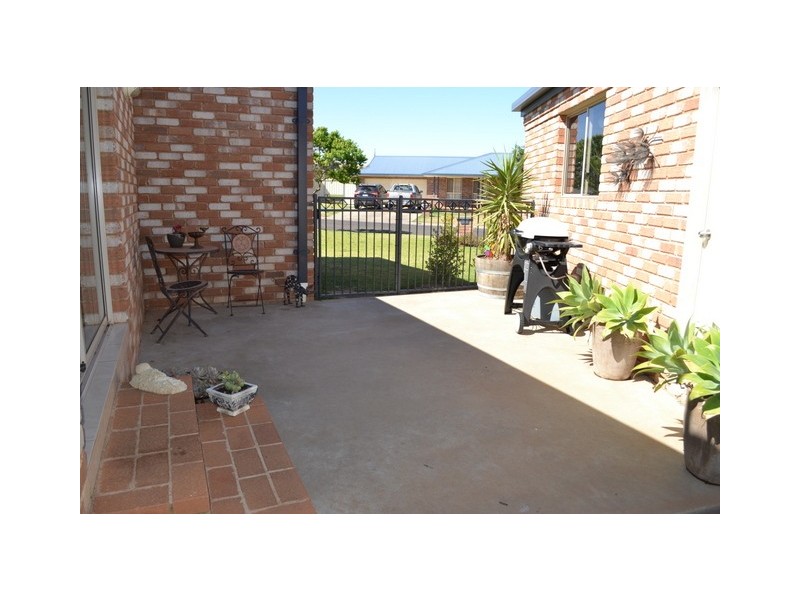 12 Noonan Street, Parkes NSW 2870