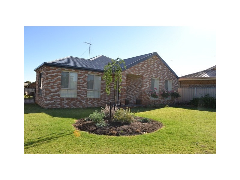 12 Noonan Street, Parkes NSW 2870