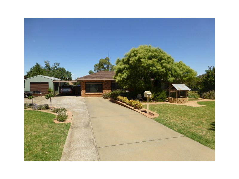 15 Thomas Tom Cres, Parkes NSW 2870