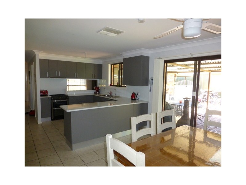 15 Thomas Tom Cres, Parkes NSW 2870