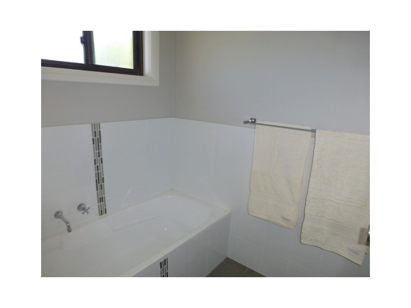 15 Thomas Tom Cres, Parkes NSW 2870