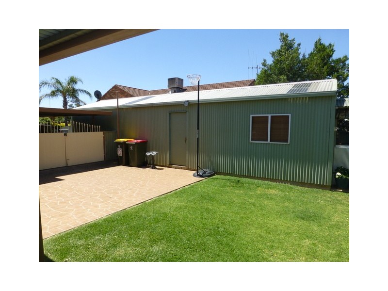 15 Thomas Tom Cres, Parkes NSW 2870