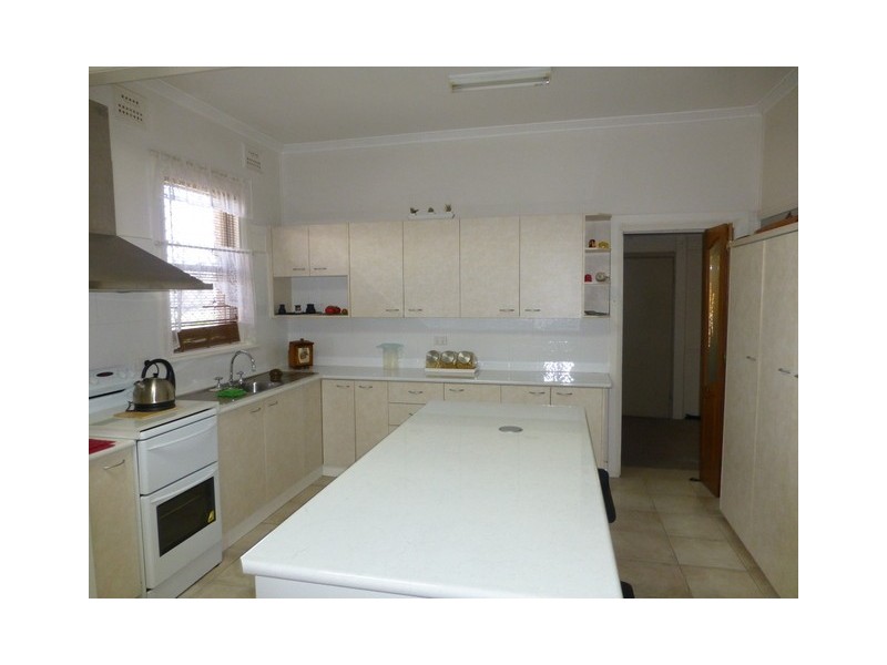 24 Armstrong Street, Parkes NSW 2870