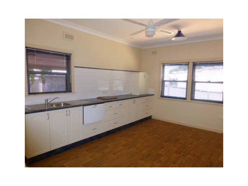 27 Mitchell Street, Parkes NSW 2870