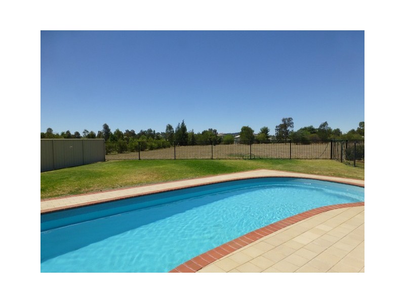 38 Birch Road, Parkes NSW 2870