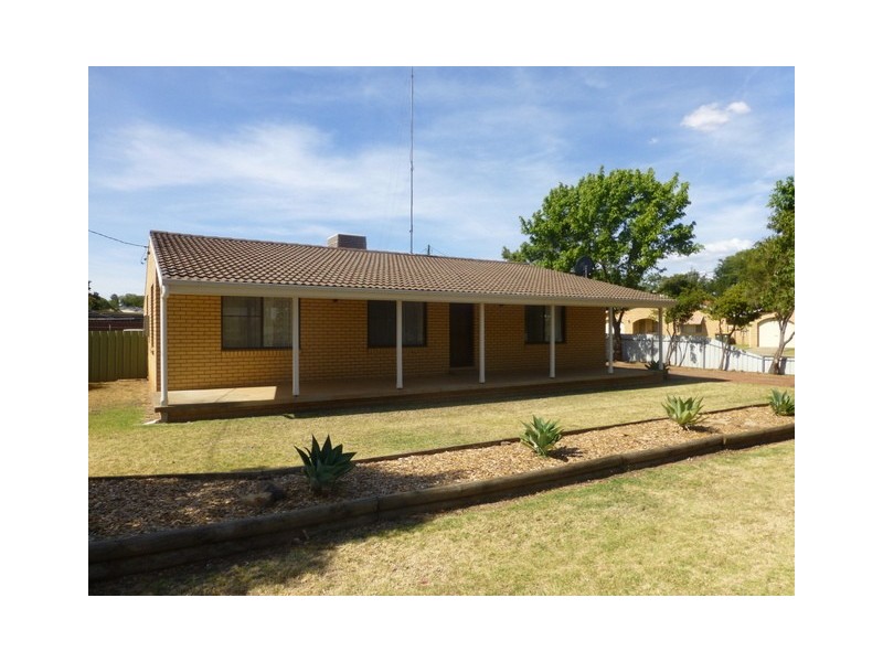 12 Thomas Street, Parkes NSW 2870