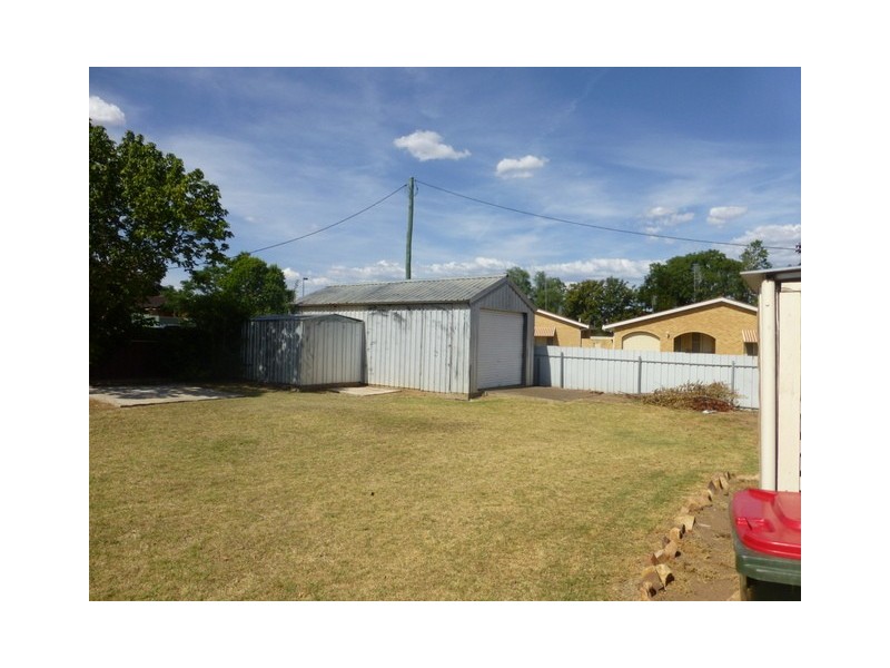 12 Thomas Street, Parkes NSW 2870